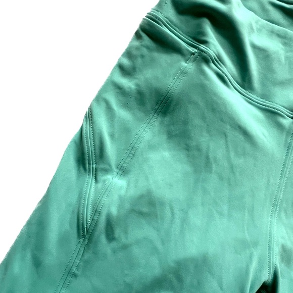 Lululemon On Pace Shorts 10" Green Side Pockets Waistband Pocket Size 4 - Picture 3 of 8